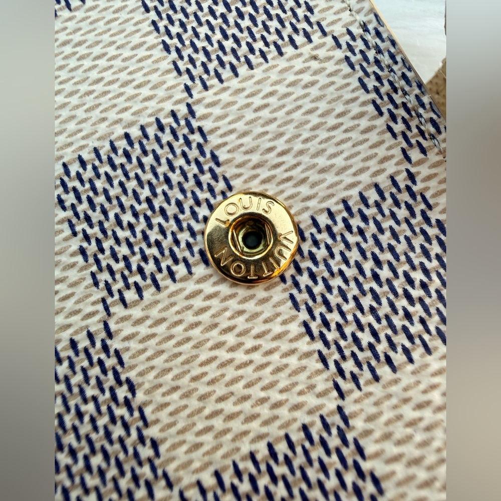 LOUIE VUITTON Small Ring Agenda Cover (Pocket size paper)
Damier Azur Canvas - Picture 7 of 13